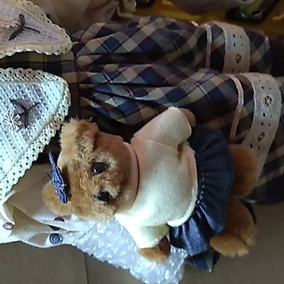 Duck House Porcelain collectable doll with bear - Picture 2 of 5